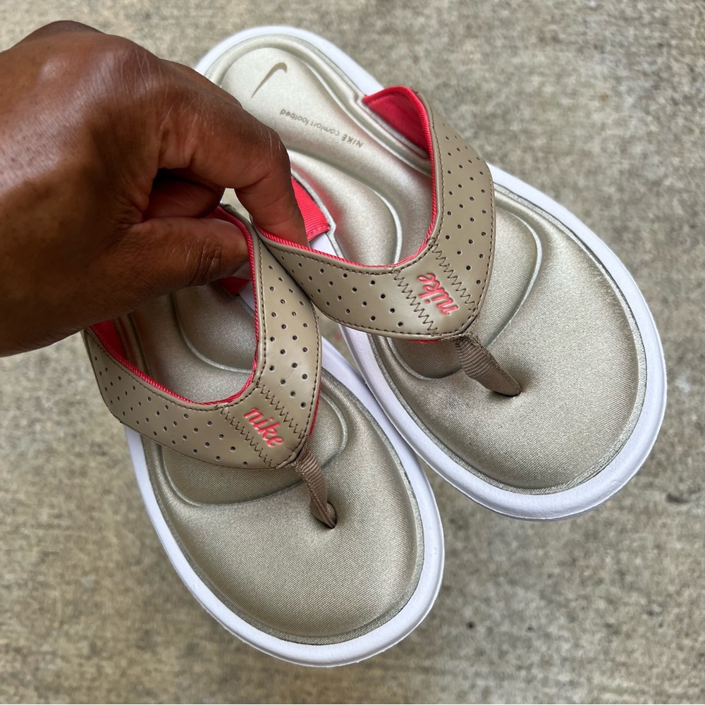 WMNS NIKE COMFORT THONG LIGHT PINK MAGENTA MEDIUM TAN GREY WHITES CORAL FOOTBED - Picture 3 of 14